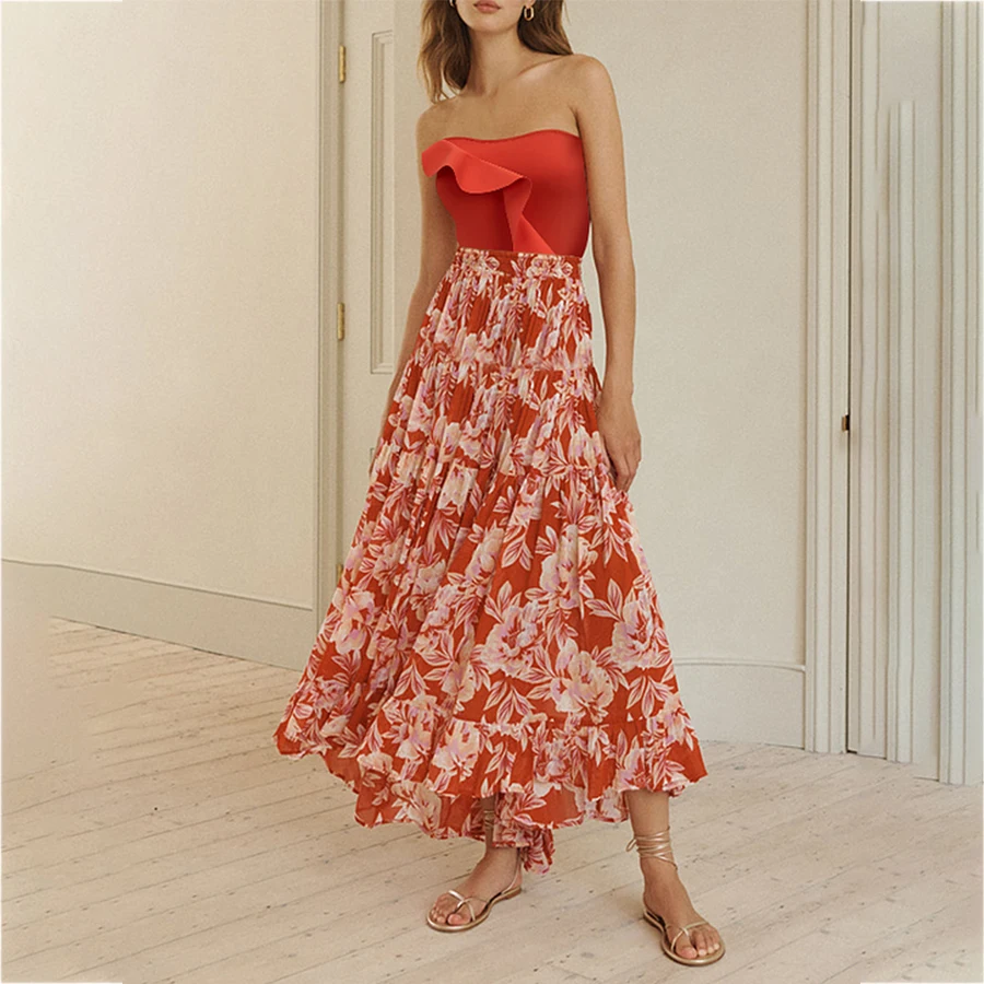 Слитный купальник с открытыми плечами и оборками