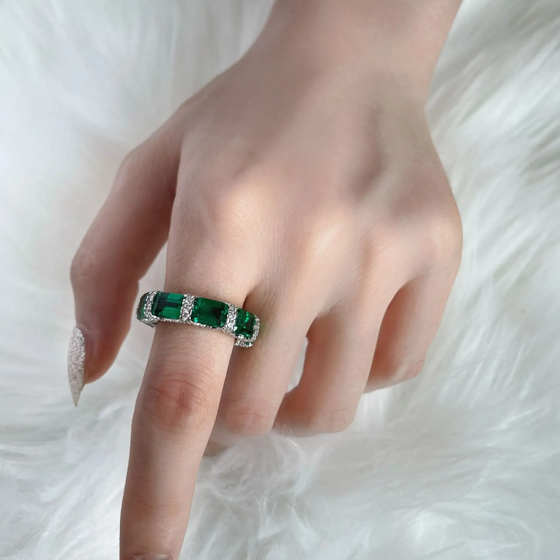 Bijoux de haute qualité supérieure 1CT vert émeraude couleur gemme 18K bague en plaqué or blanc pour les femmes cadeau de mariage ou de fête élégante