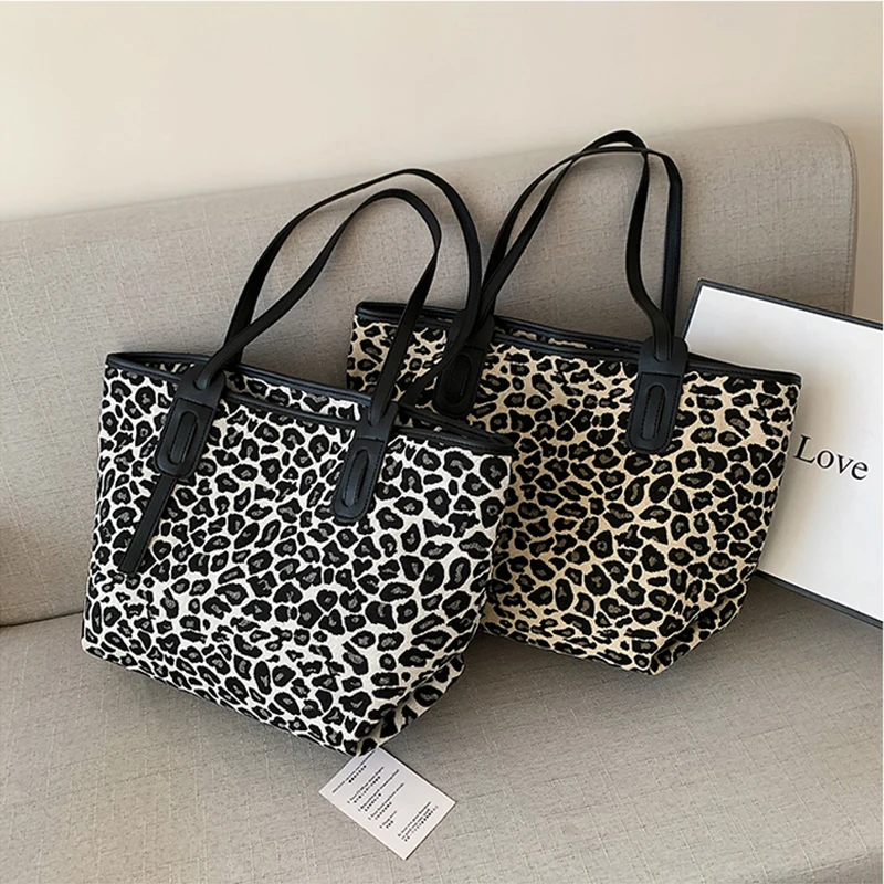 

Women's Shoulder Bag Leopard Print Zipper Closure Sturdy Carry Loop Large Capacity Underarm Bag