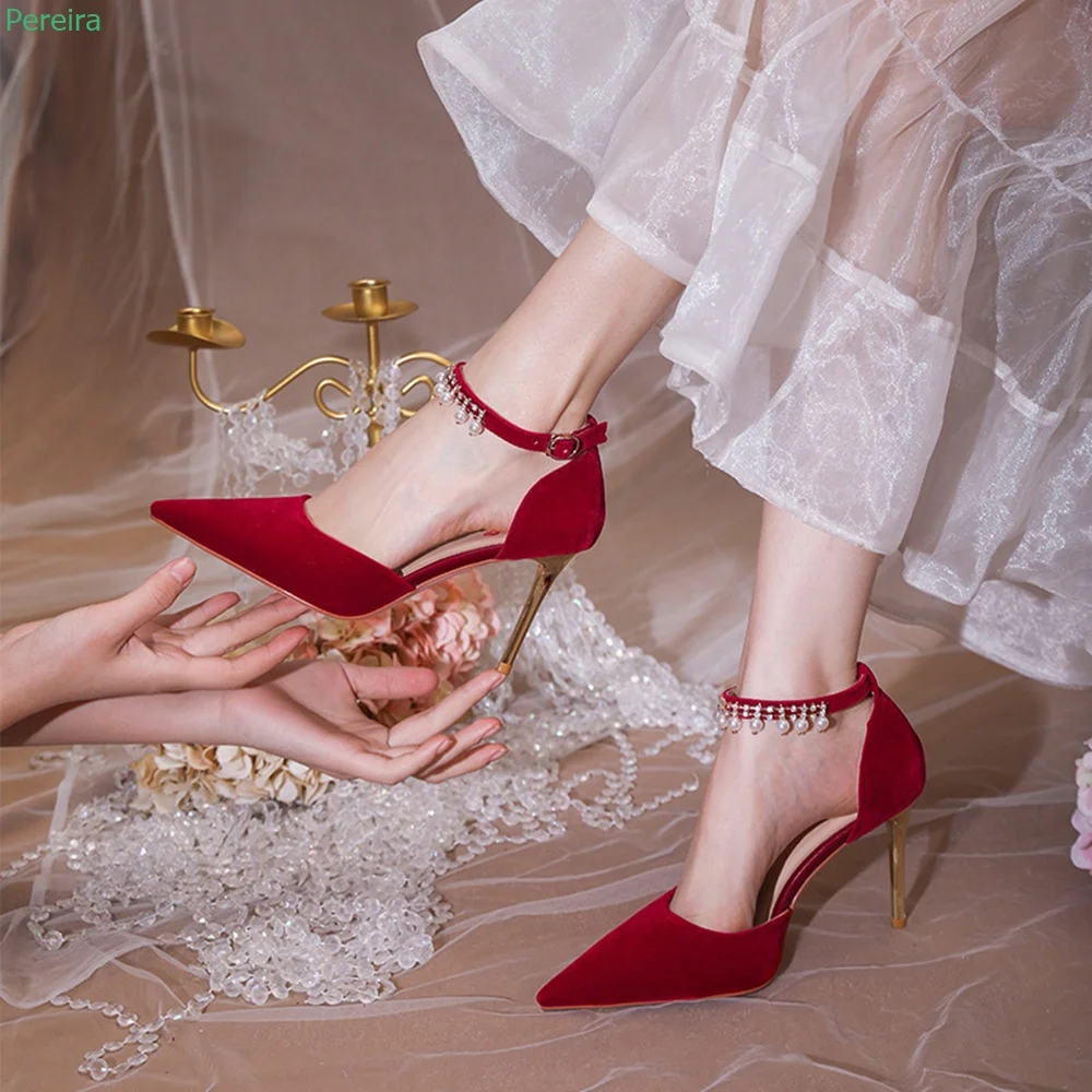 

Женская замшевая обувь с красным жемчугом, лето 2022, Новое поступление, привлекательная модная красивая свадебная обувь на шпильке с острым носком и пряжкой