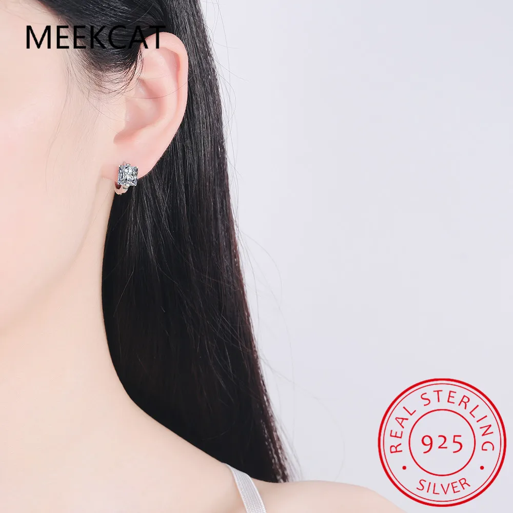 Серебро 925 пробы пройденный тест на бриллианты всего 2 карата цвет D сверкающий