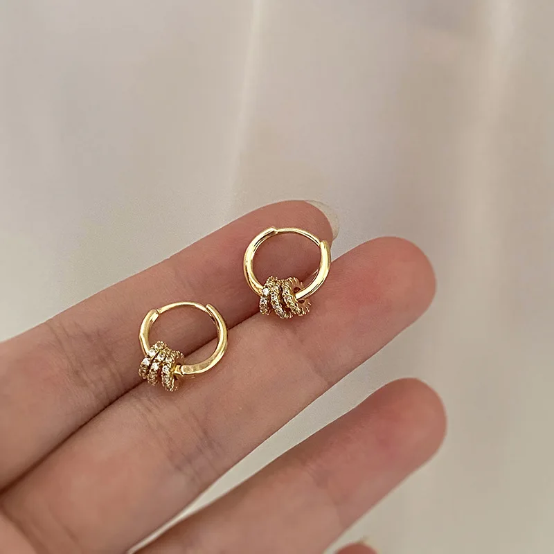 

Korean High-end Geometric Circle Ear Buckle Earrings Simple and Small Temperament Net Red Cold Wind All-match Earrings Earrings