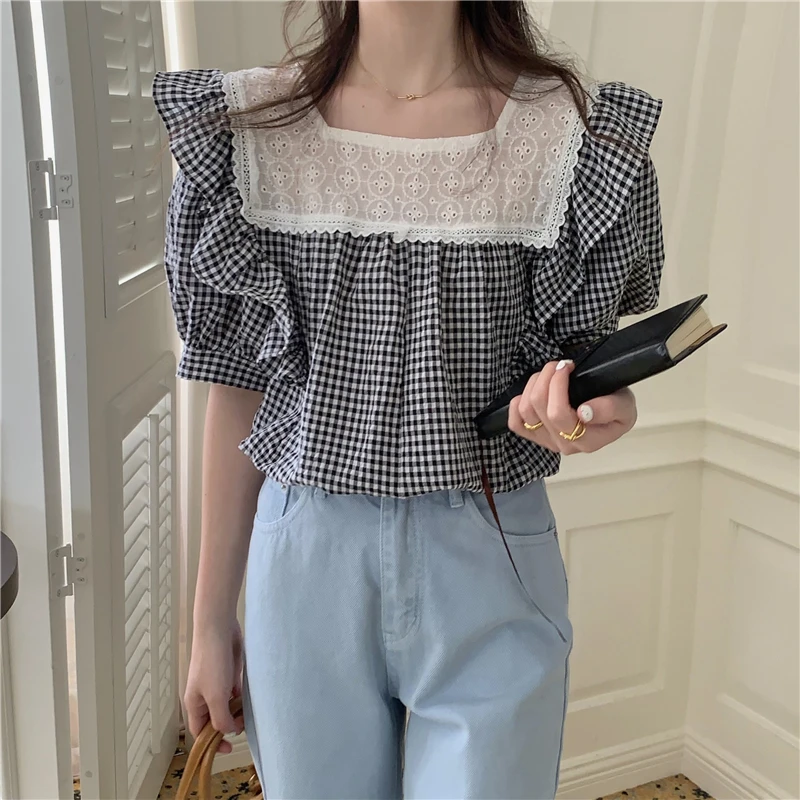 

Шикарная Корейская клетчатая блузка, женская летняя кружевная Лоскутная Блузка с пышными рукавами, блузка на пуговицах сзади, топы, женские...