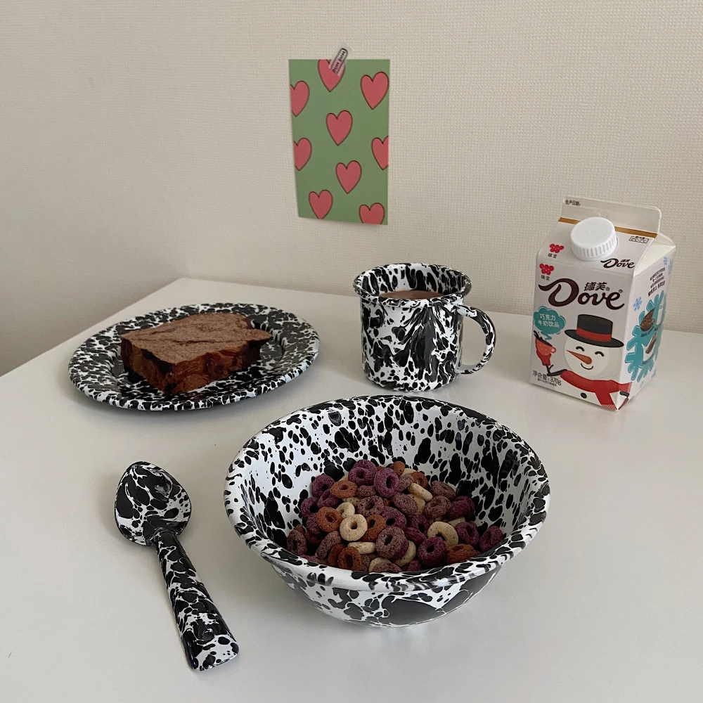 

Эмалированная тарелка для круп и ложек, черная, от блогера