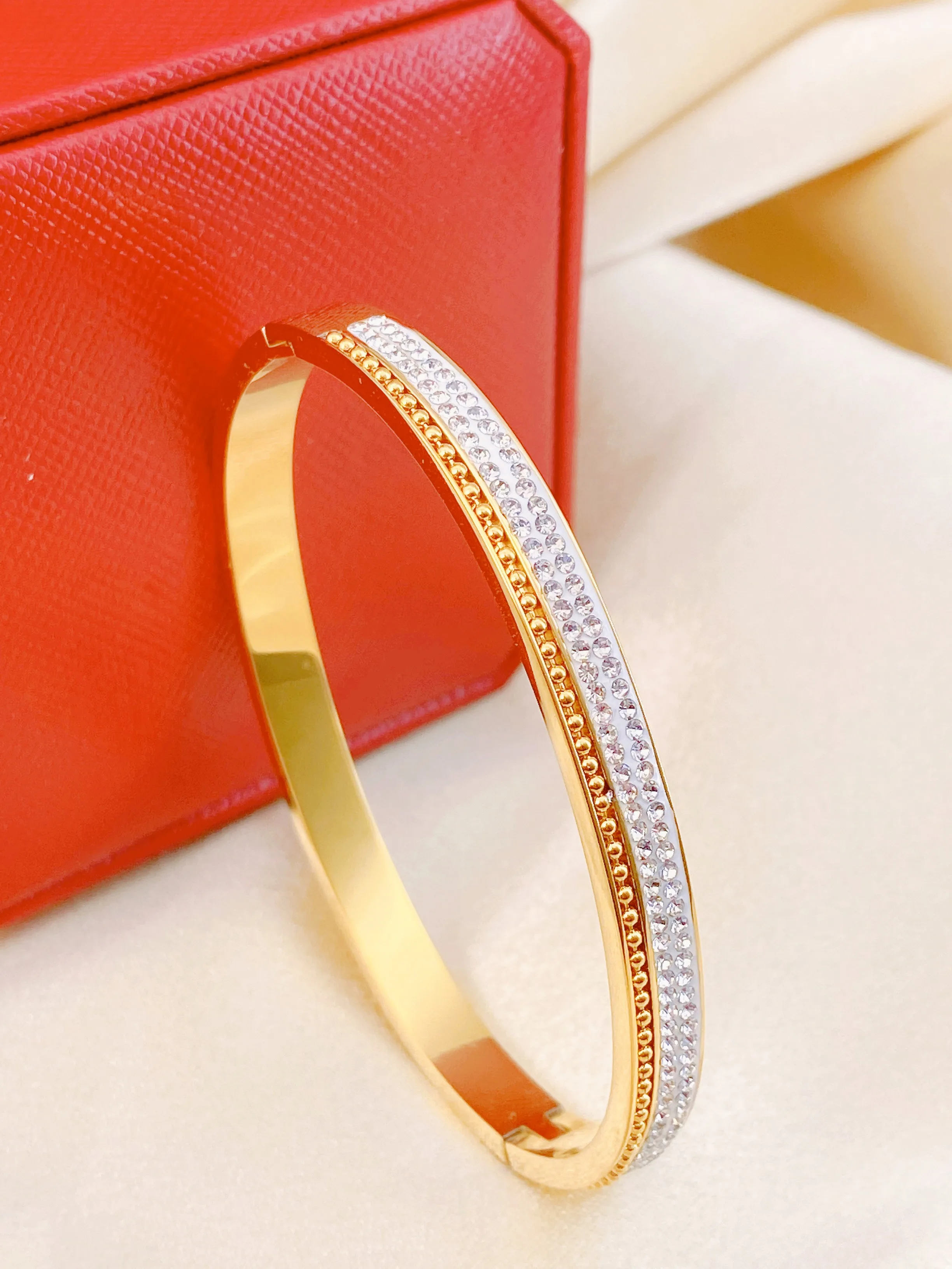 Модный женский браслет из титановой стали