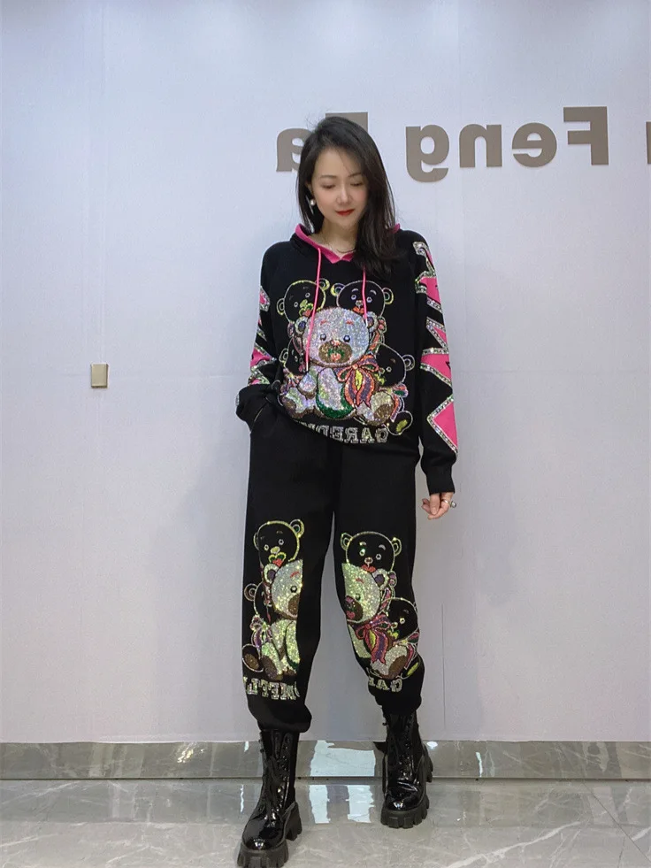 Модные брючные комплекты для женщин на весну и осень с длинным рукавом рисунком