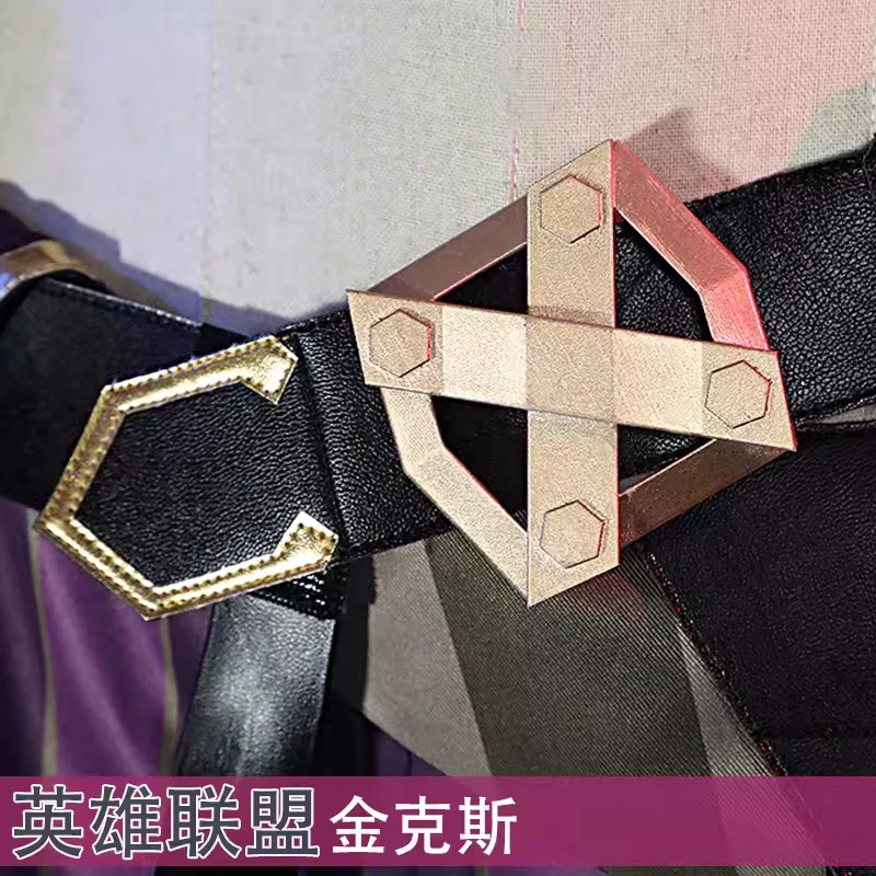 Женский костюм для карнавала в виде двух городов