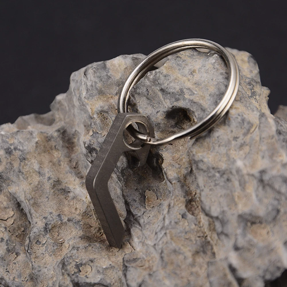 

1pc Corkscrew Outdoor Camping Picnic Multifunctional Mini Bottle Opener Portable Tool Stainless Steel Titanium Alloy Keychain
