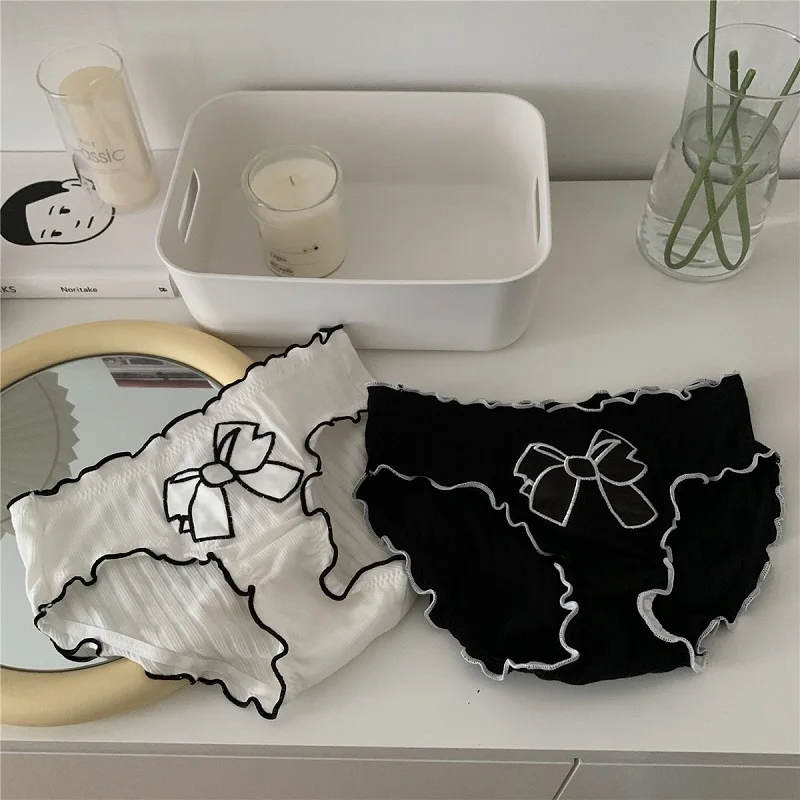 

Japanese Girl Threaded Cotton Panties Black and White Exquisite Big Bow Embroidery Sweet and Cute Ruffled Mid-waist Girls Briefs