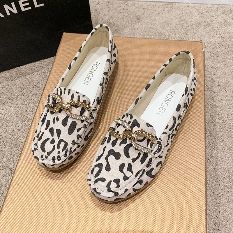 

Round toe leopard print flat shoes for women 2023 autumn new Korean fashion metal buckle low heel comfortable casual shoes