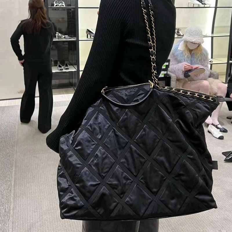 High-end Design Sense Nylon Small Fragrance Style Diamond Chain Shopping Bag Shoulder Bag 2023 New Large Capacity Casual Totes