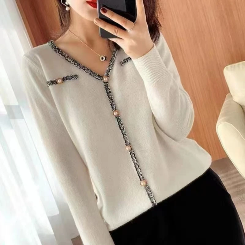 

Spring Women's All-Match French Pullover Small Fragrance Pearl Button Long-Sleeved T-Shirt V-Neck Knitted Bottoming Top Sweater