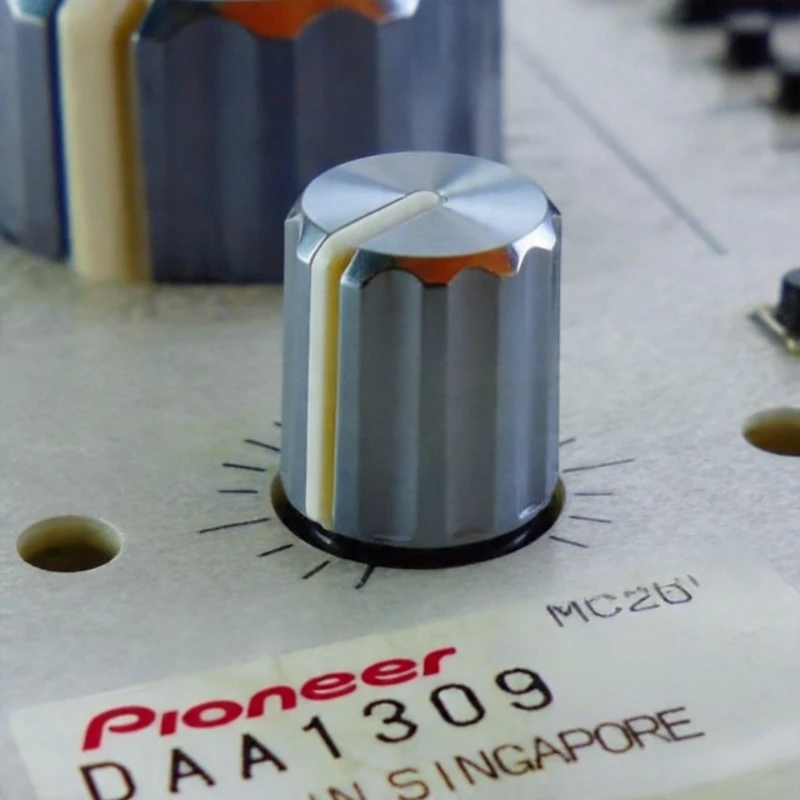 Фото Оригинальные аксессуары Pioneer: колпачок потенциометра для DJM750, 2000NEXUS, DDJSZ (высокие, средние и низкие частоты звука), DAA1309 №1