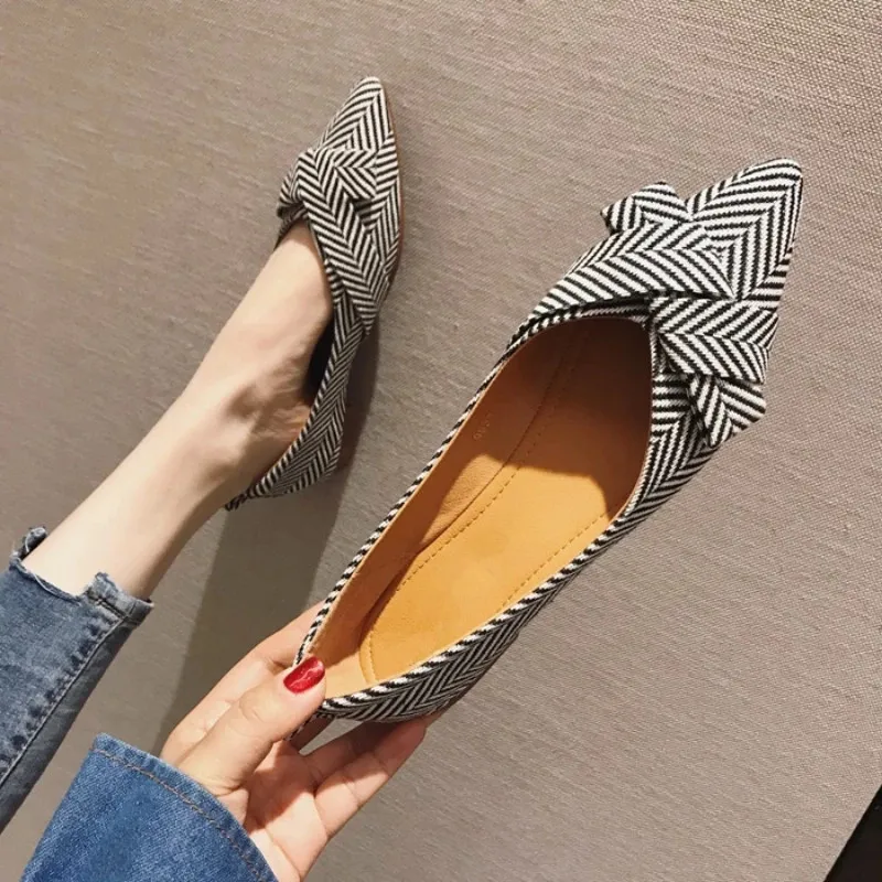 Туфли женские на плоской подошве заостренный носок бант повседневная обувь