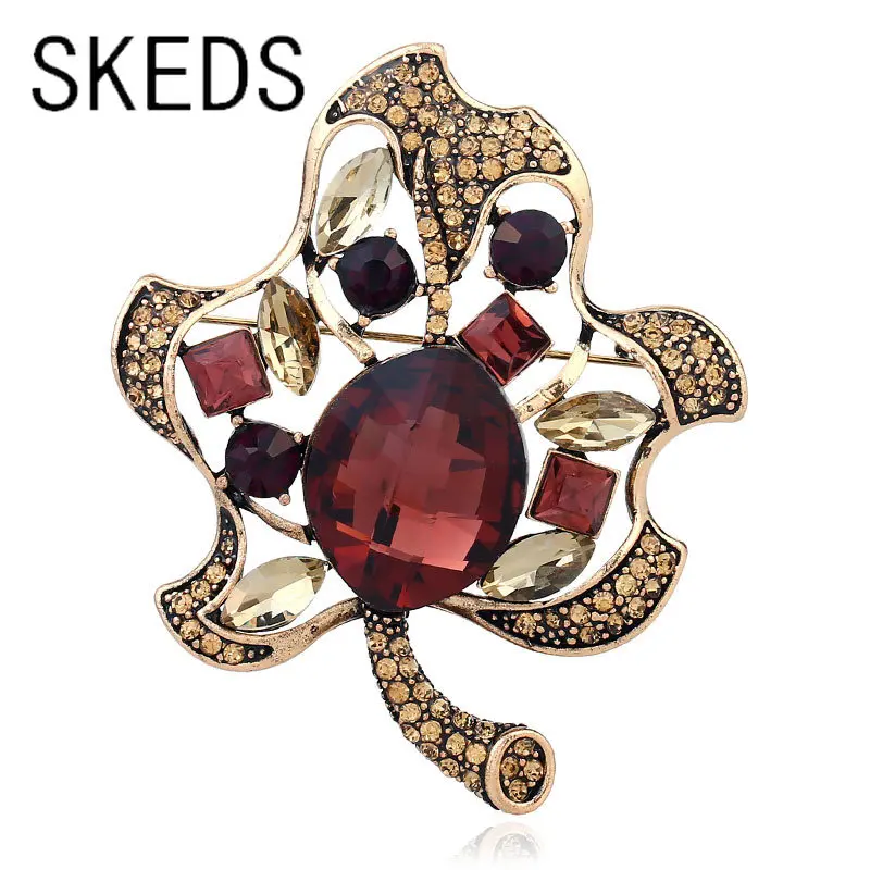 

SKEDS Fashion Exquisite Women Men Luxury Rhinestone Leaves Brooches Badges Casual Decoration Crystal Plant Unisesx Jewelry Pins