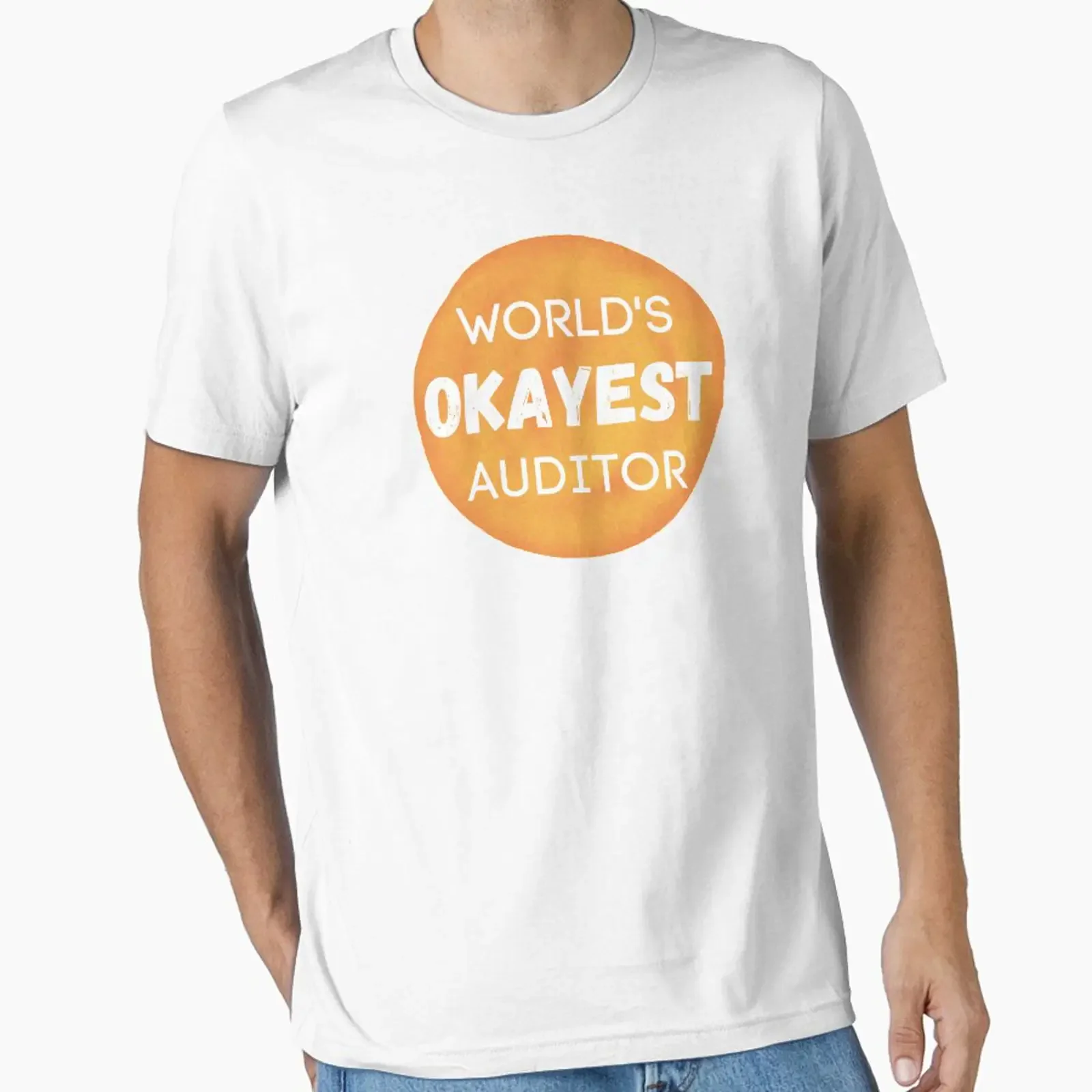 Фото Футболка World's Okayest Auditor, разработанная и продаваемая компанией Sherwinc, винтажная, в стиле уличной моды, мягкая, повседневная, унисекс, универсальная. №1