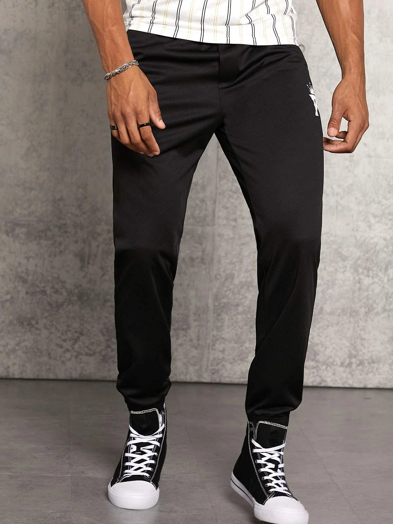 

Men Crown & Letter Graphic Sweatpants