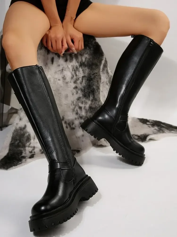 Готические сапоги с пряжкой на ремне для женщин черные до колена толстом каблуке