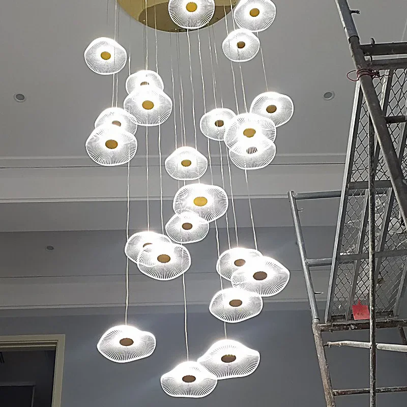 Небольшое дуплексное здание для гостиной большая люстра с несколькими головками