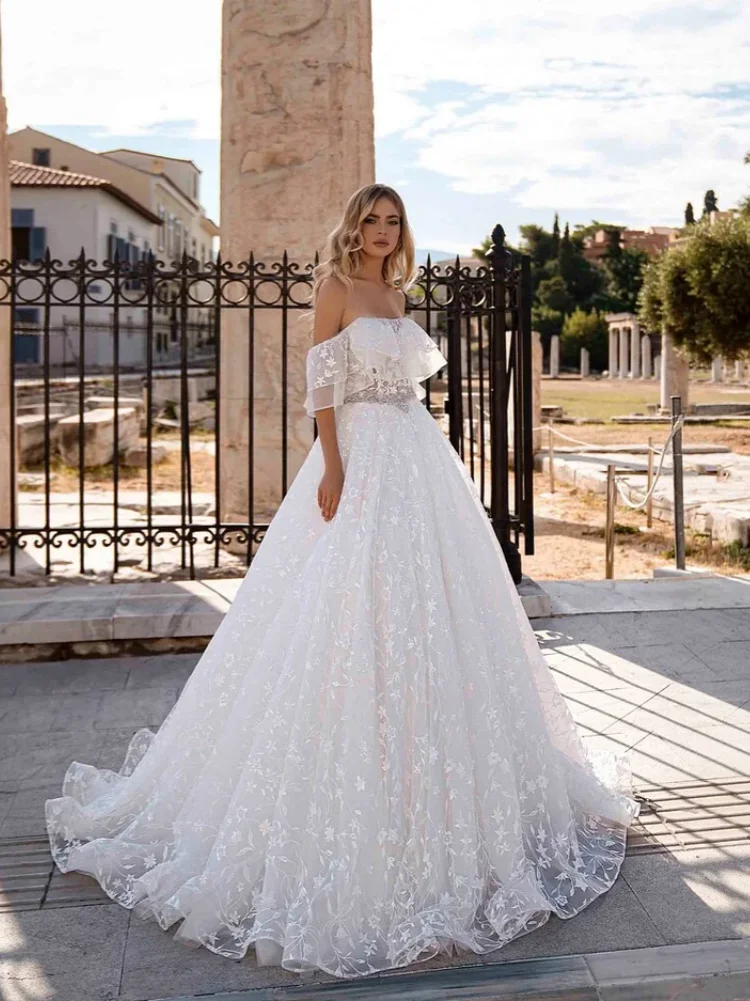 

Amazing A Line Wedding Dress Tulle Sweetheart Strapless Detachable Off The Shoulder Beaded With Lace Applique Bridal Gowns