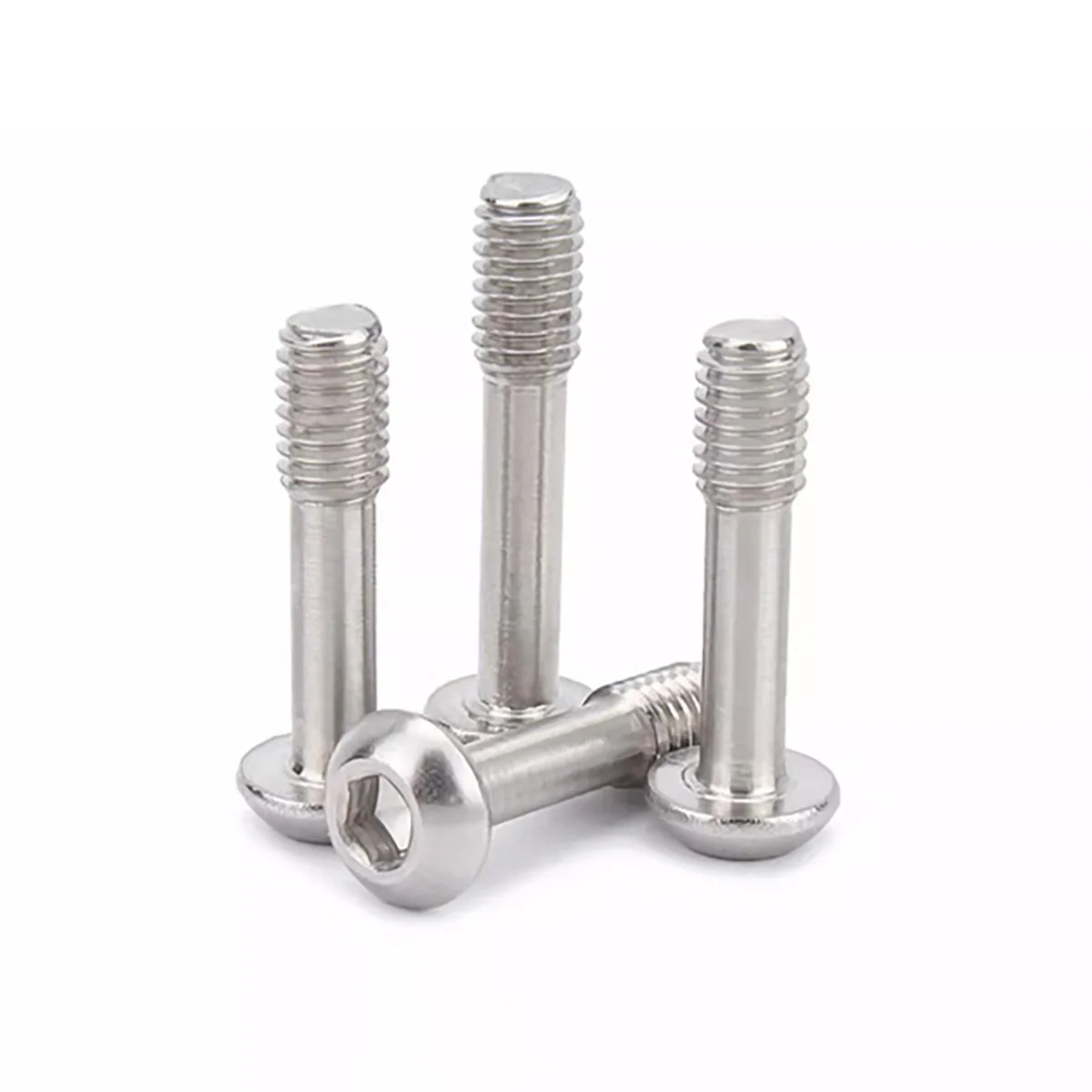 Винт с круглой головкой и полузубьями из нержавеющей стали