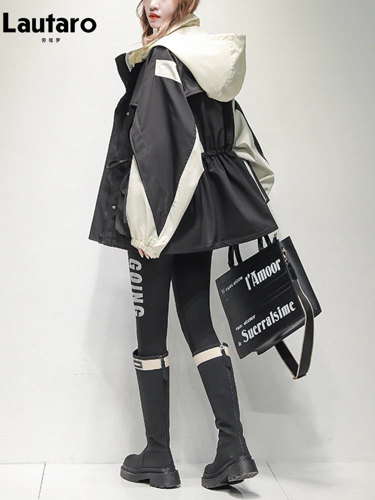 

Lautaro Весна Осень Прохладная Оверсайз Ветрозащитная Пэчворк Куртка-ветровка Женщины с капюшоном на шнурке Застежка-молния Роскошная дизайнерская одежда 2023