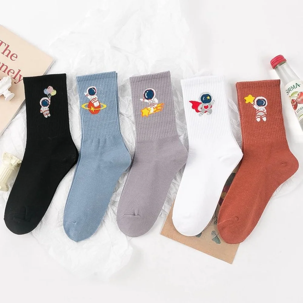 5 Pairs High Quality New Fashion Cute Women Cotton Socks Harajuku Kawaii Funny Spaceman Women Casual Cartoon Socks