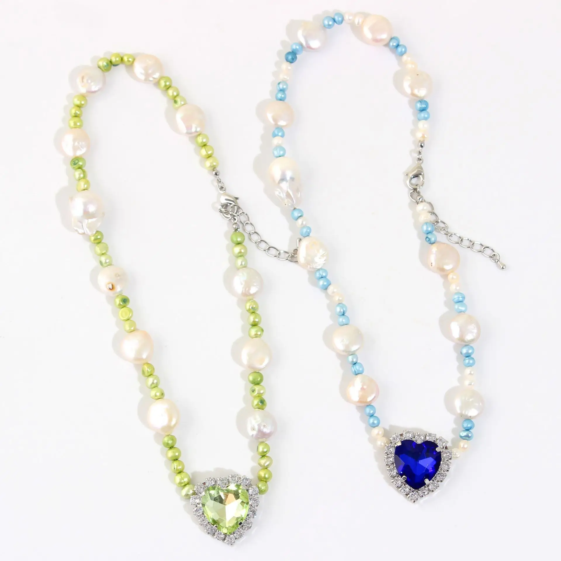 

Brand New Simple Fashion Style Accessories Baroque Pearl Beaded Necklace with Sapphire and Emerald Heart Pendant for Women