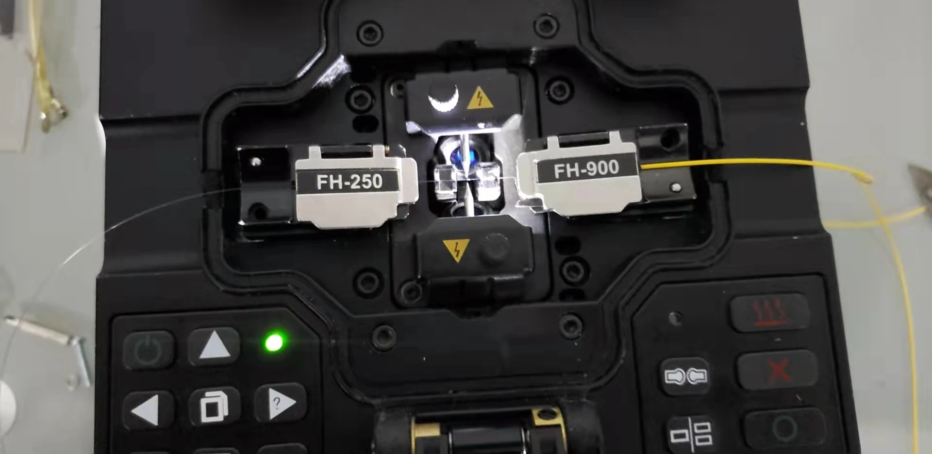 1pair  FH-250 And FH-900 Fiber Holder For 910FS Fiber Fusion Splicer Fiber Clamp