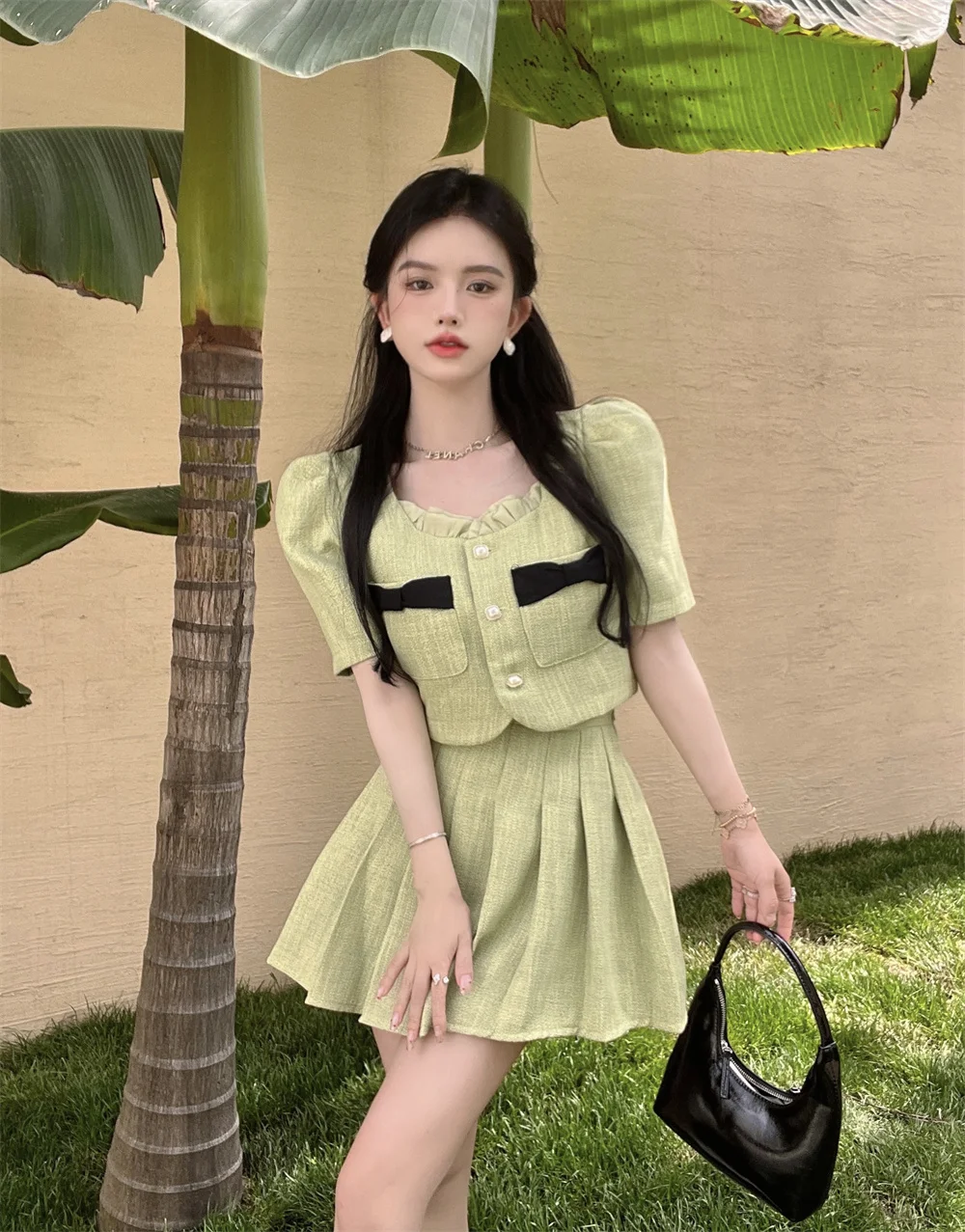 

Korean bubble sleeve square neck bow knot fungus edge short sleeve top high waist thin pleated skirt