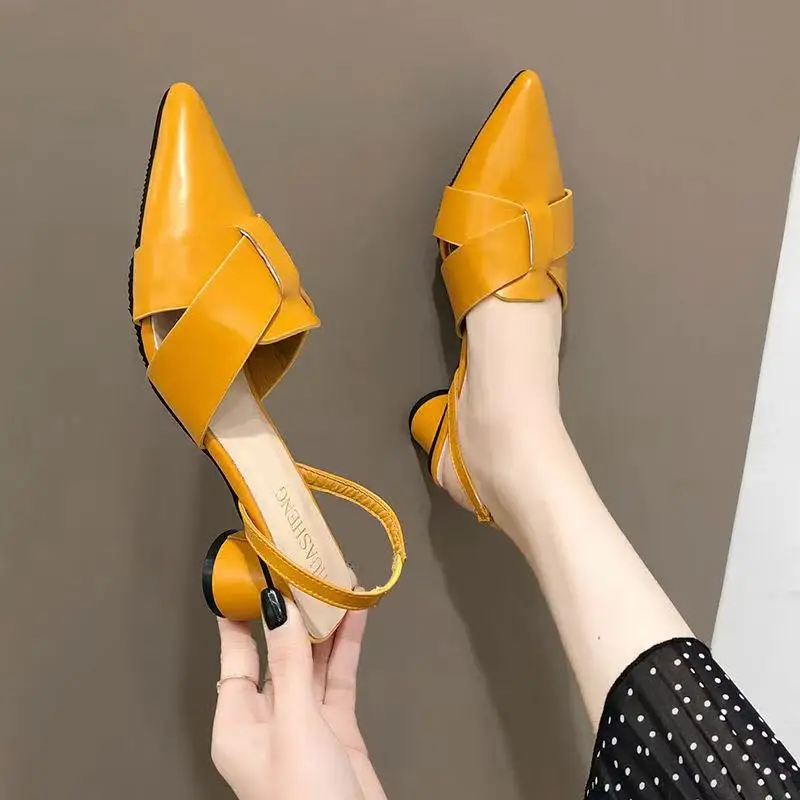 

Босоножки женские на квадратном каблуке, модные сандалии с острым носком, повседневные туфли для вечеринок, желтые, большие размеры, бежево...