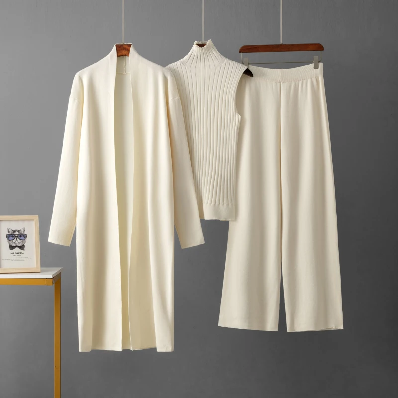 Женский спортивный костюм из трех предметов кардиган и трикотажные брюки в