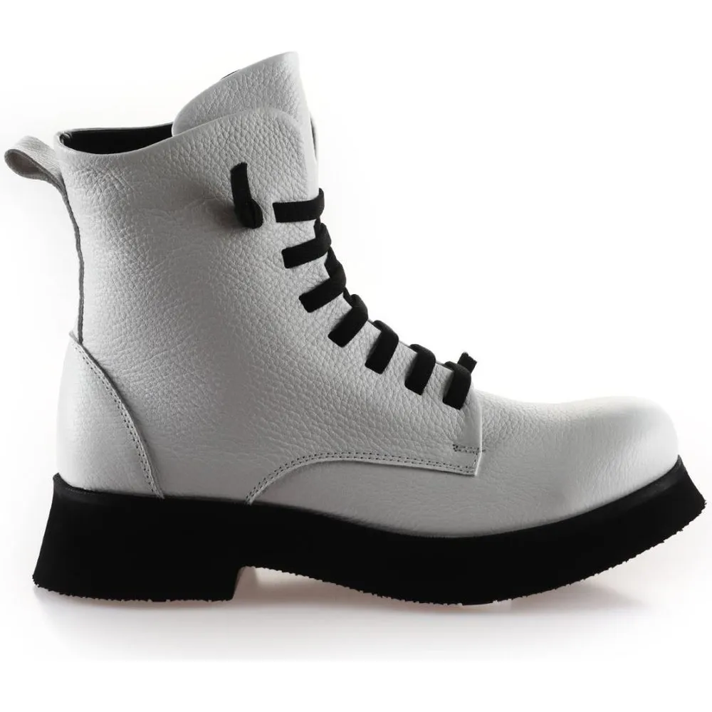 

Dorlie White Flotter Leather Women Flat Boots