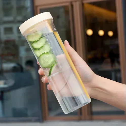 

Пластиковая многоразовая бутылка для воды 700 мл