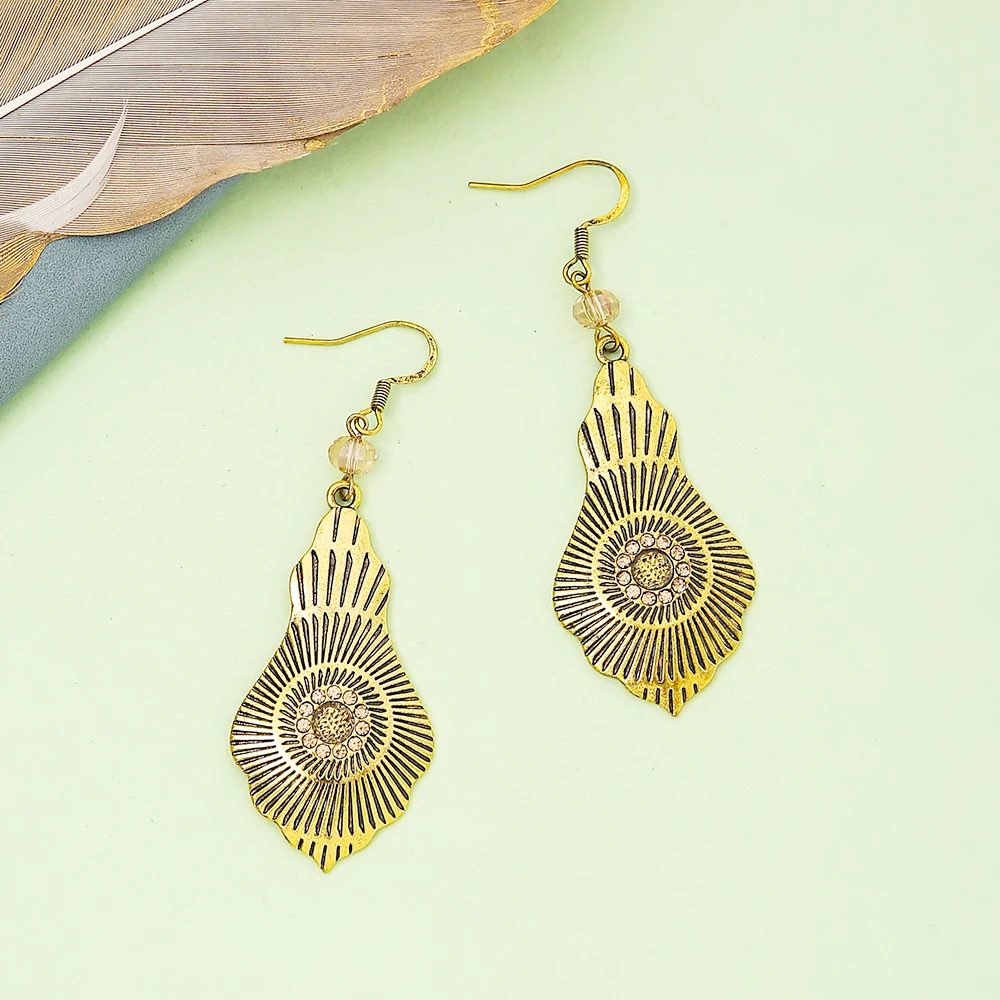 

Korean Style Vintage Pitting Pattern Earrings For Women 2022 Luxury Fashion Glass Rhinestones Girls Party Gifts Cute Jewelry