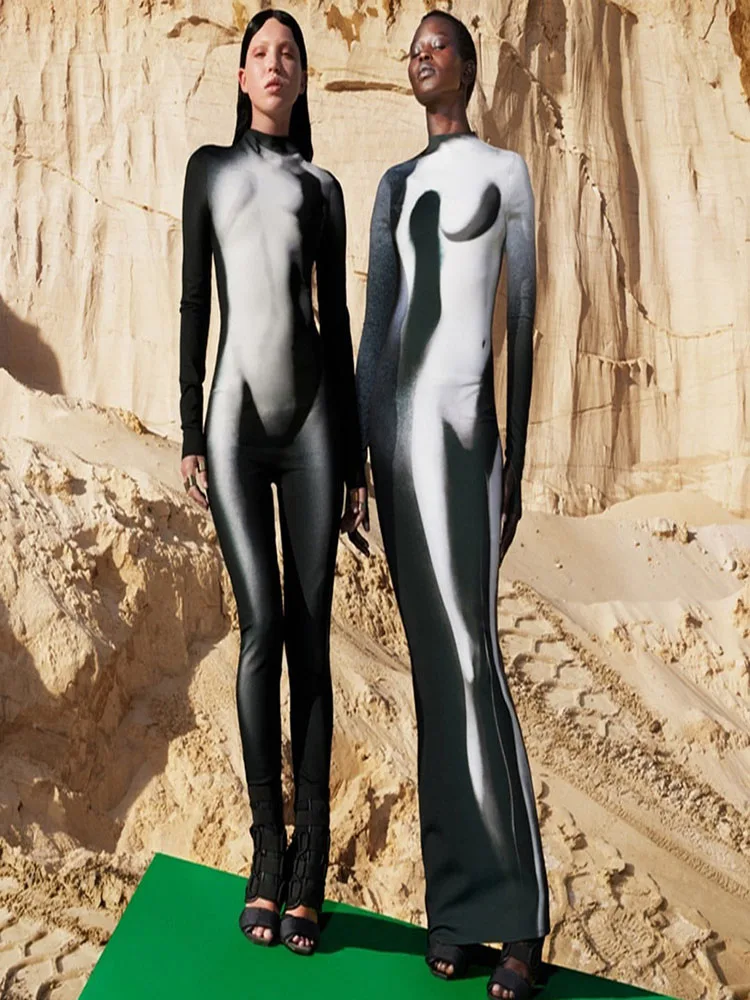 

Женское платье-макси с длинным рукавом, круглым вырезом и молнией на спине