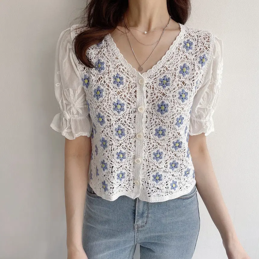 

Корейская мода, милая кружевная блузка с рукавами-фонариками и вышивкой, женская летняя повседневная Милая рубашка на пуговицах, женская одежда, дешевая оптовая продажа
