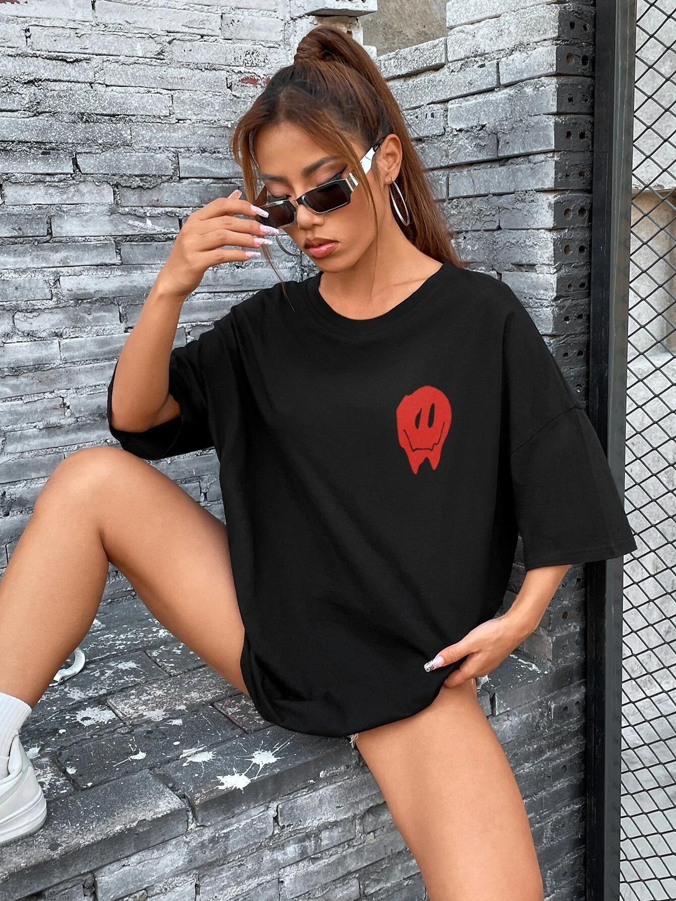 

Cartoon Face Print Drop Shoulder Tee