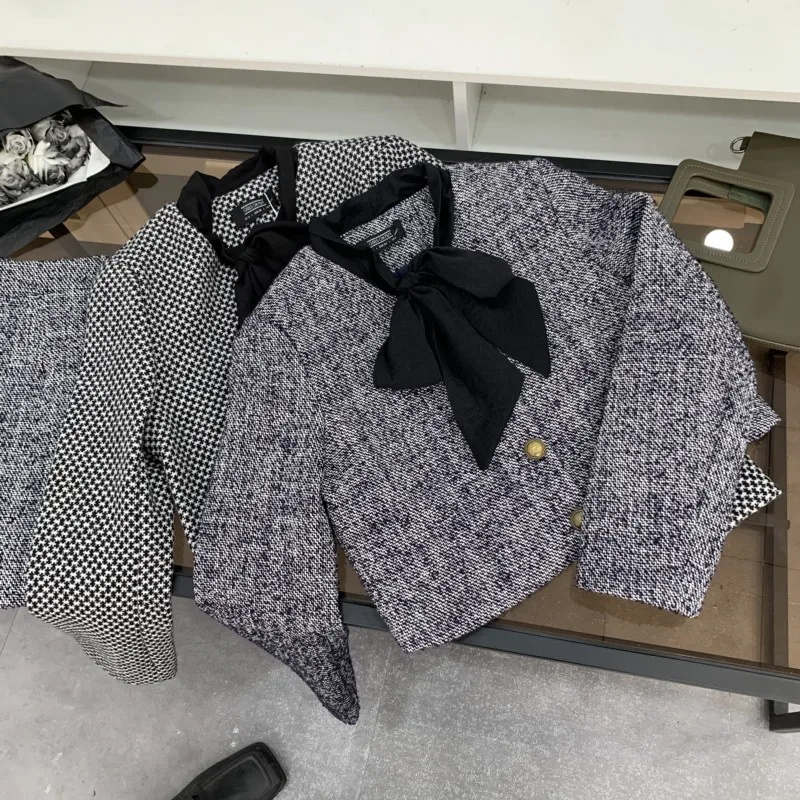 Комплект изящной осенне-зимней новой темпераментной короткой верхней одежды