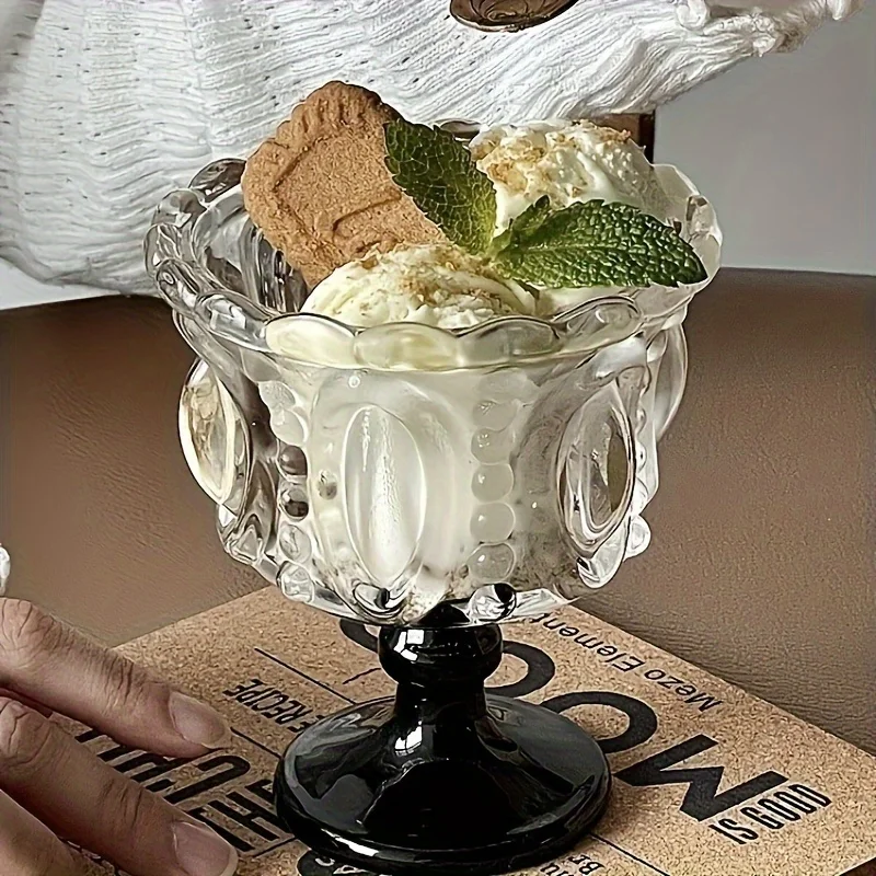 

Черные стеклянные десертные бокалы с геометрическим рисунком