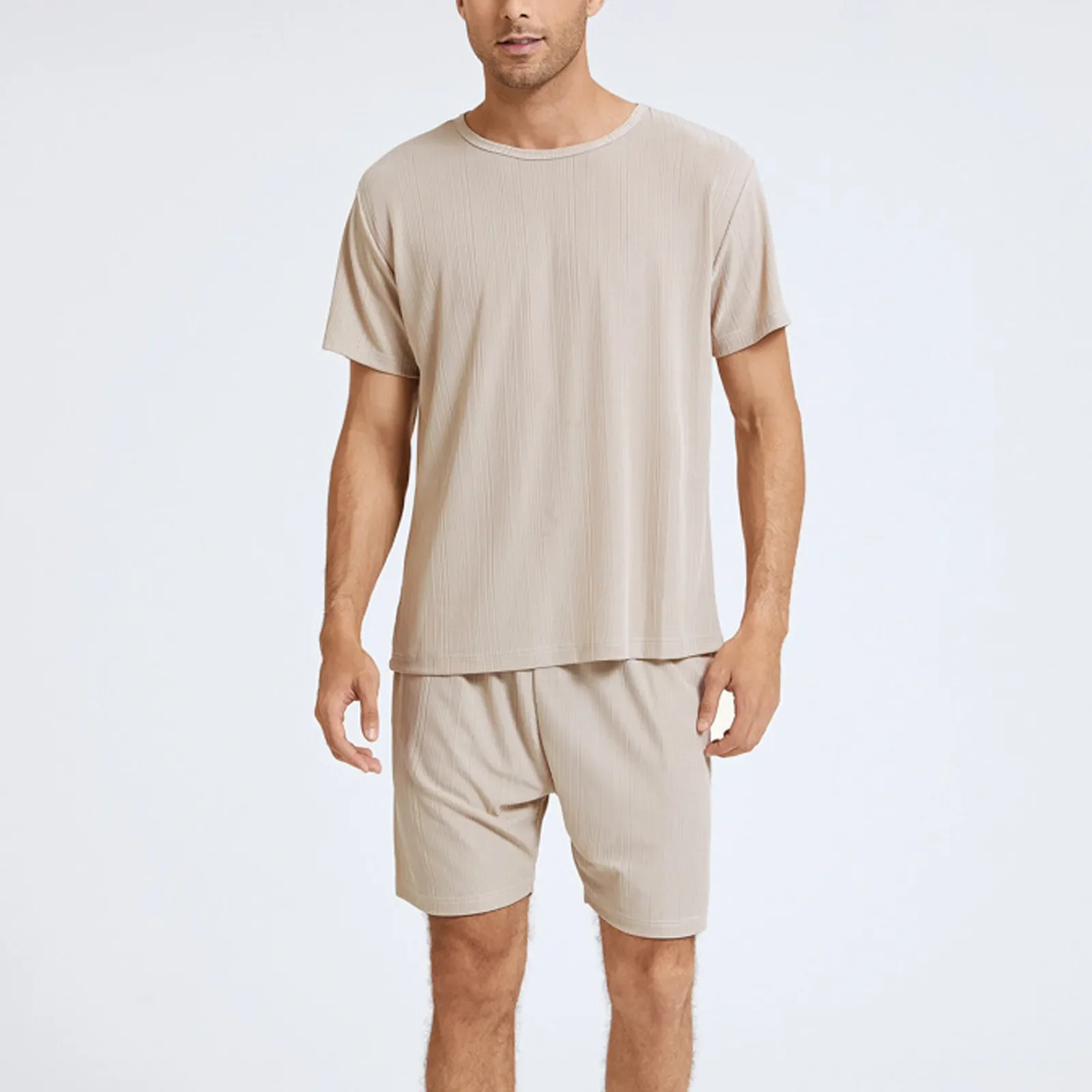 

Мужские однотонные шорты с коротким рукавом и карманами