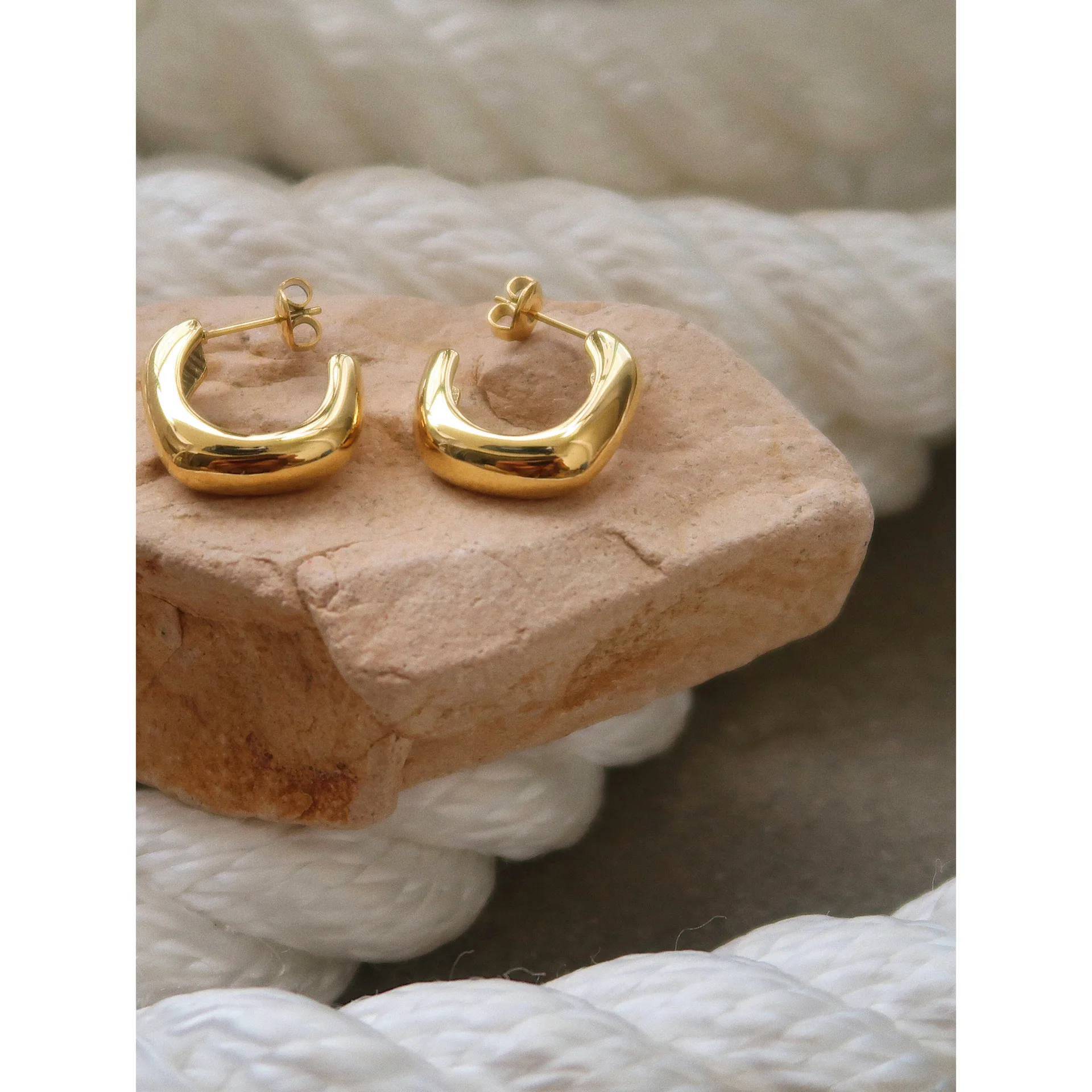 

Earrings Titanium Steel Golden Color Square Smooth For Women Minimalist Ear Clips Hoop Buckle Thick Fashion Charm Jewelry Gift