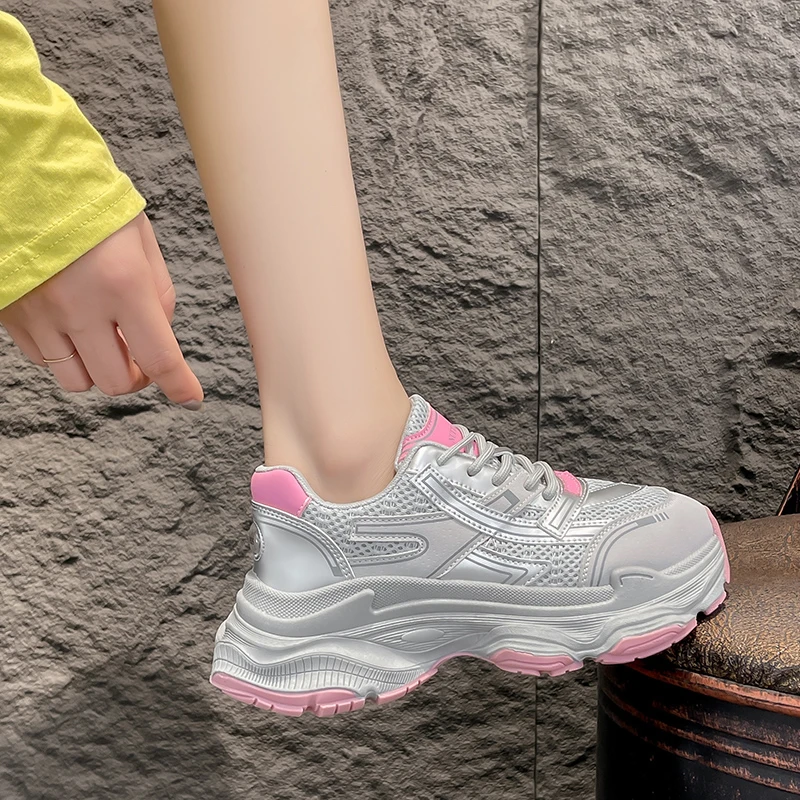 Новинка 2024 модная повседневная спортивная женская обувь сетчатая поверхность