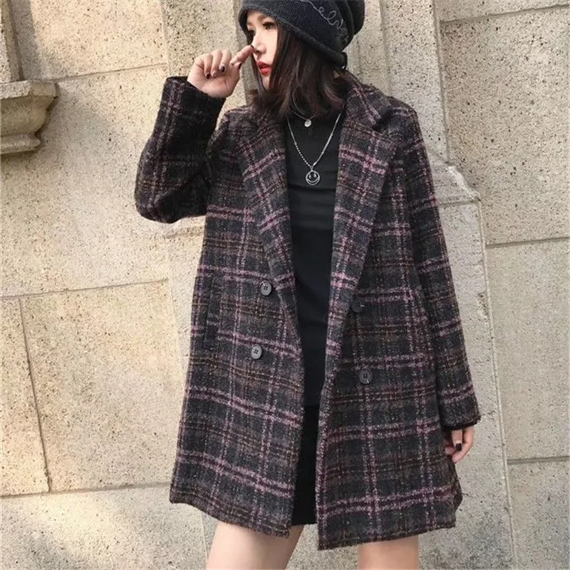 

Куртка женская демисезонная с воротником-стойкой и карманами на молнии