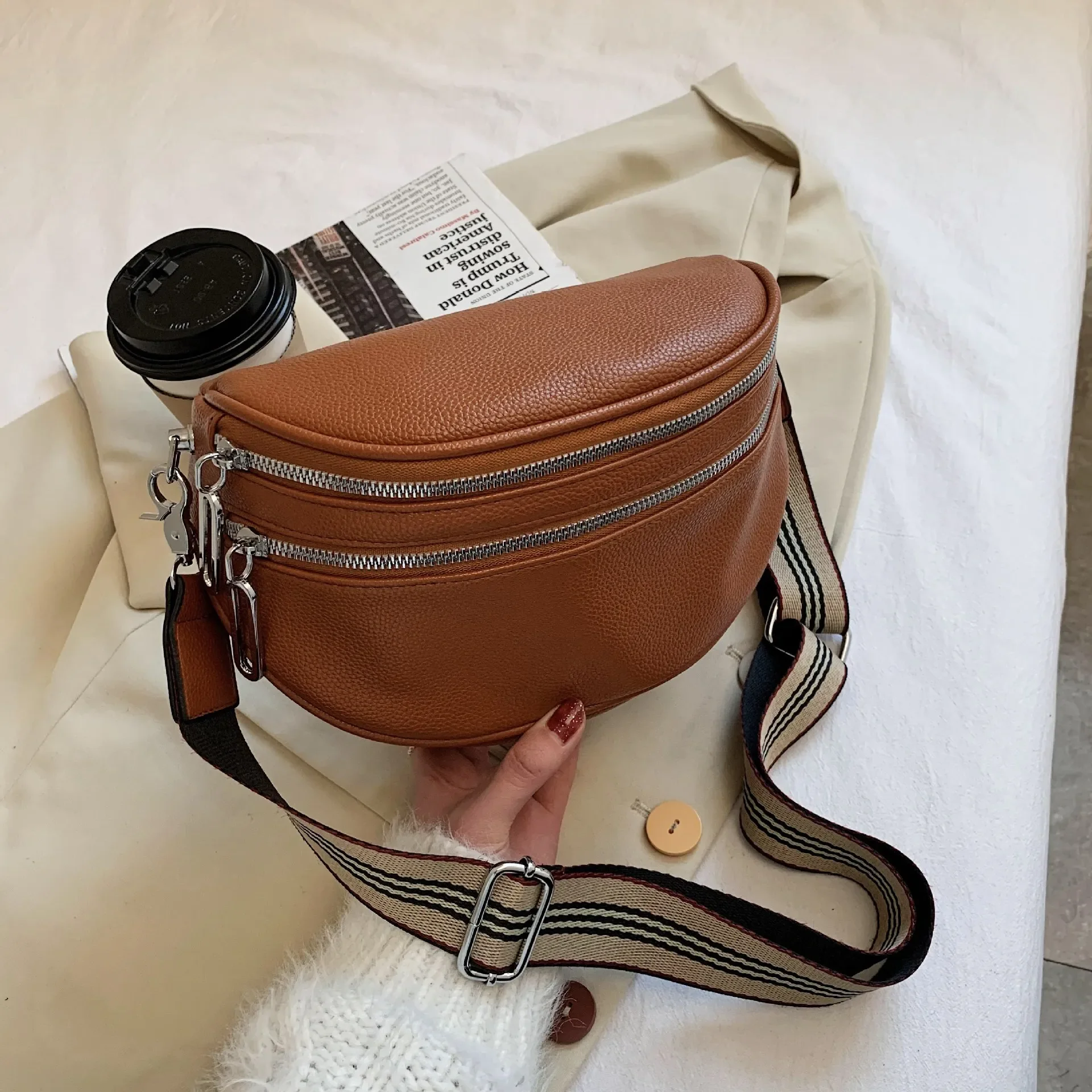 

Women Crossbody Fashion Shoulder Bag Wide Strap Soft Leather Female Messenger Bag for Ladies High Quality Semicircle Saddle Bags