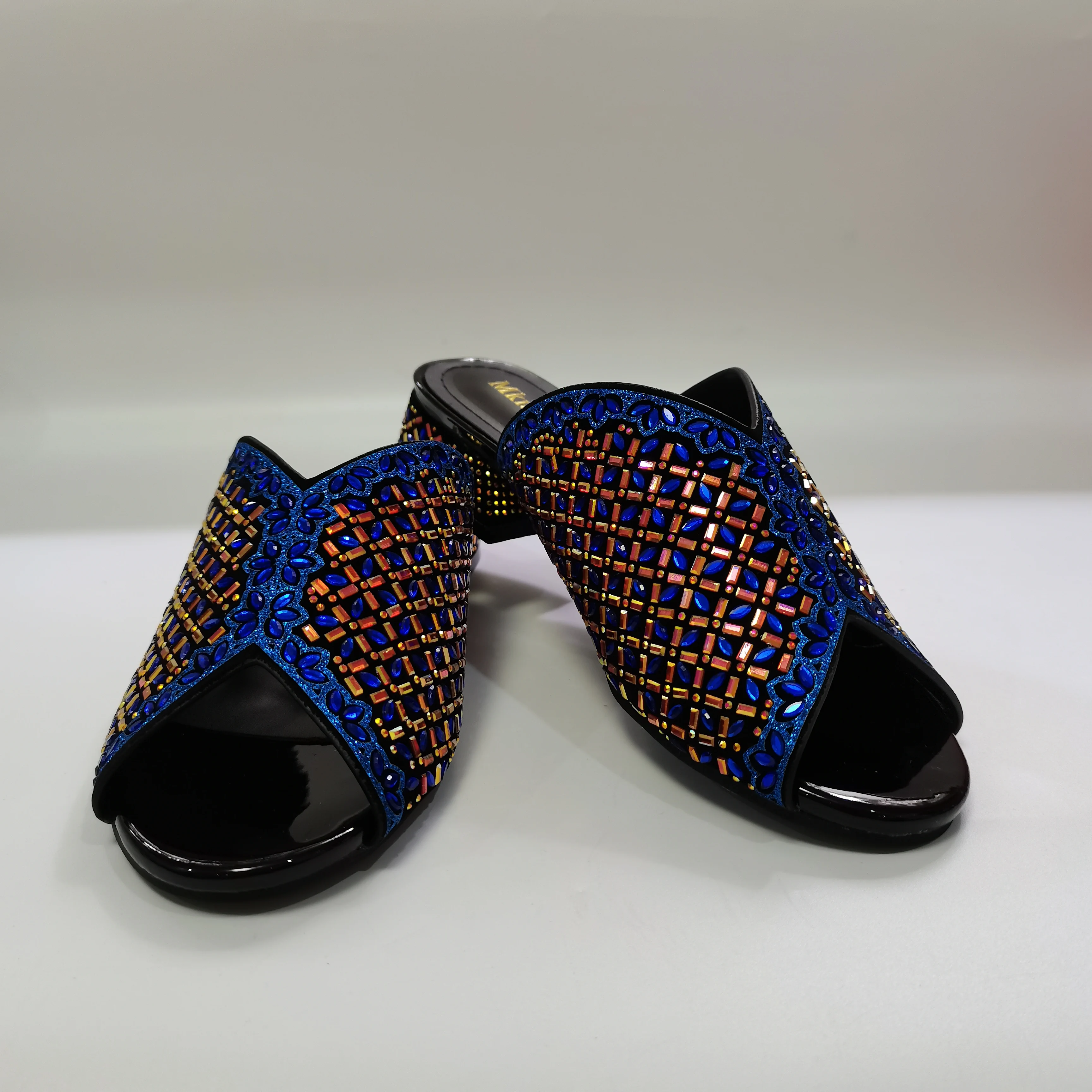 Популярная Уличная обувь для женщин модные удобные женские тапочки новейший