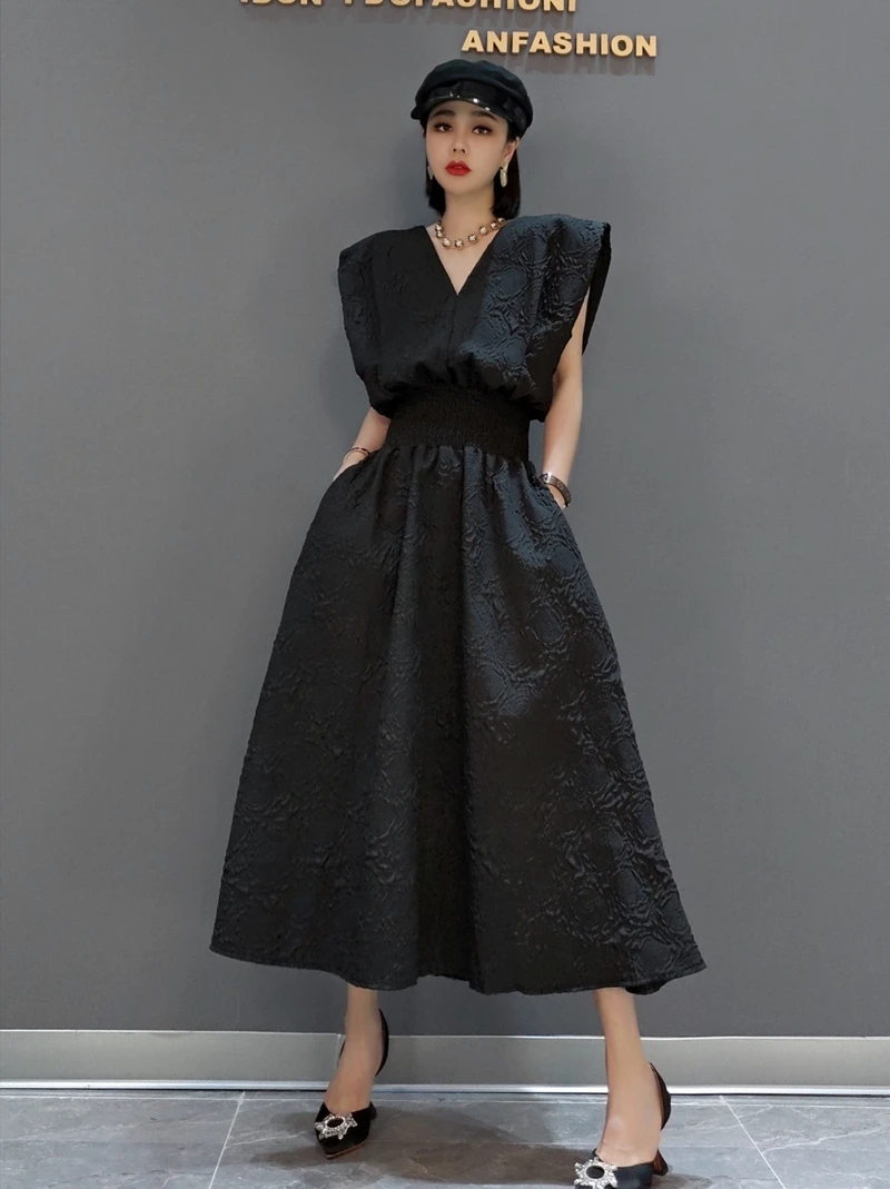 

Платье женское тонкое с V-образным вырезом и поясом