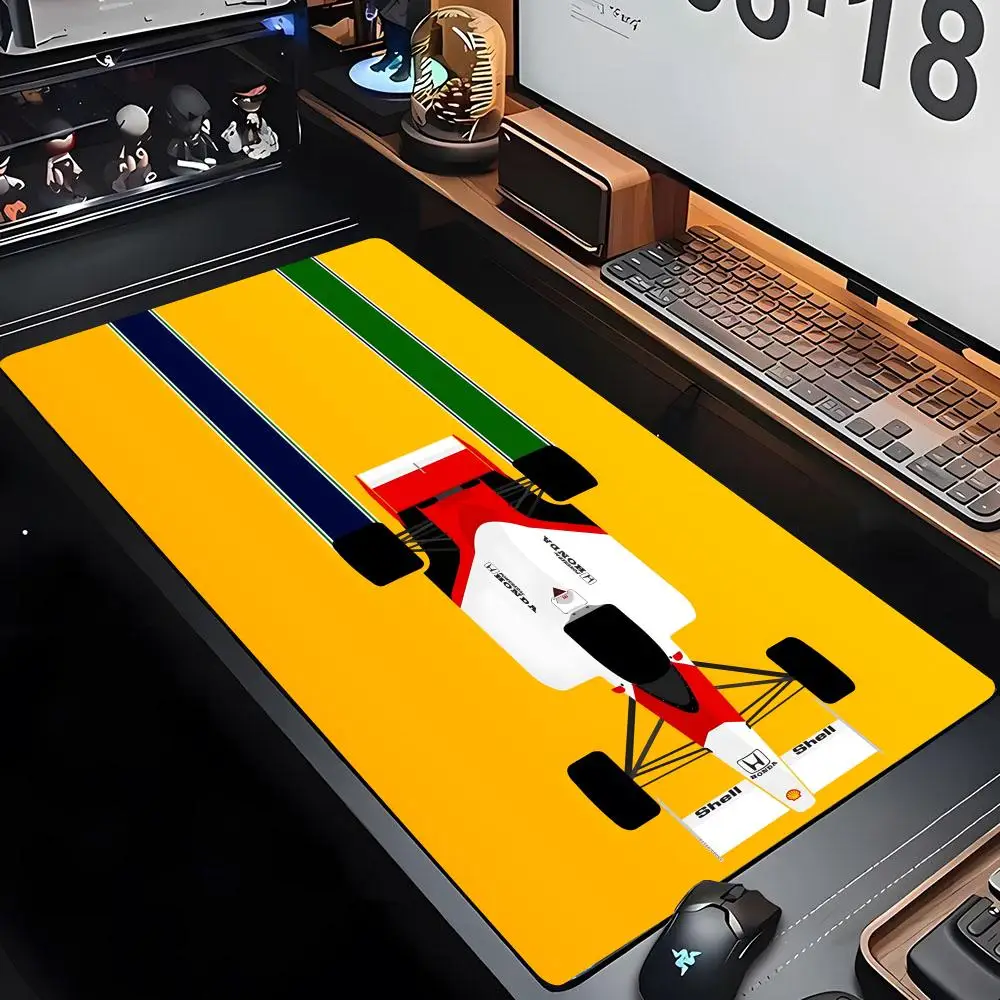 Фото Айртон Сенна Шлем F1 Racing Коврик для мыши дешевый xxxl Gamer Коврик для мыши Большой коврик для мыши Натуральный каучуковый настольный коврик ПК Настольные коврики Дизайн №1