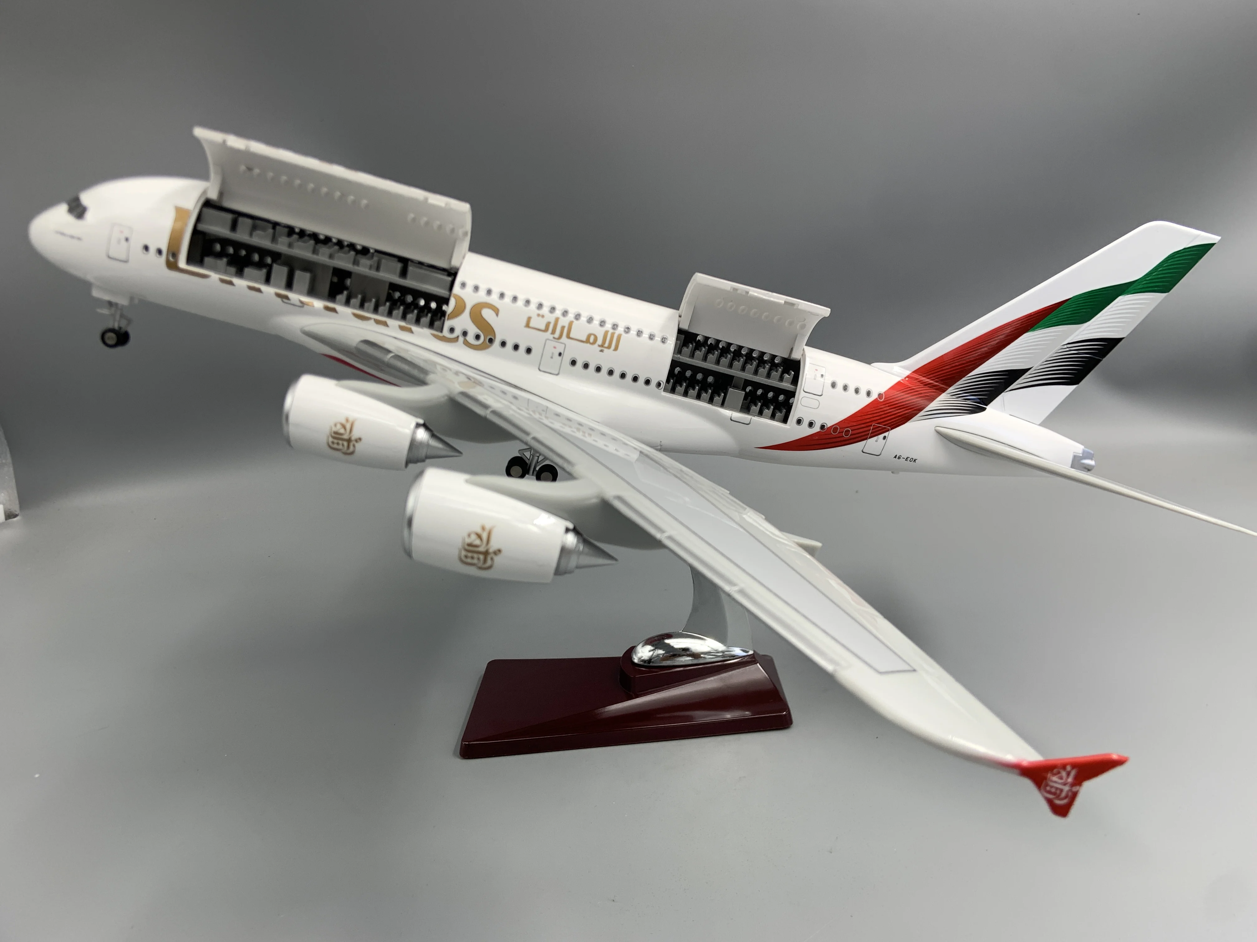

Модель самолета Airbus A380 UAE/Emirates 18 дюймов