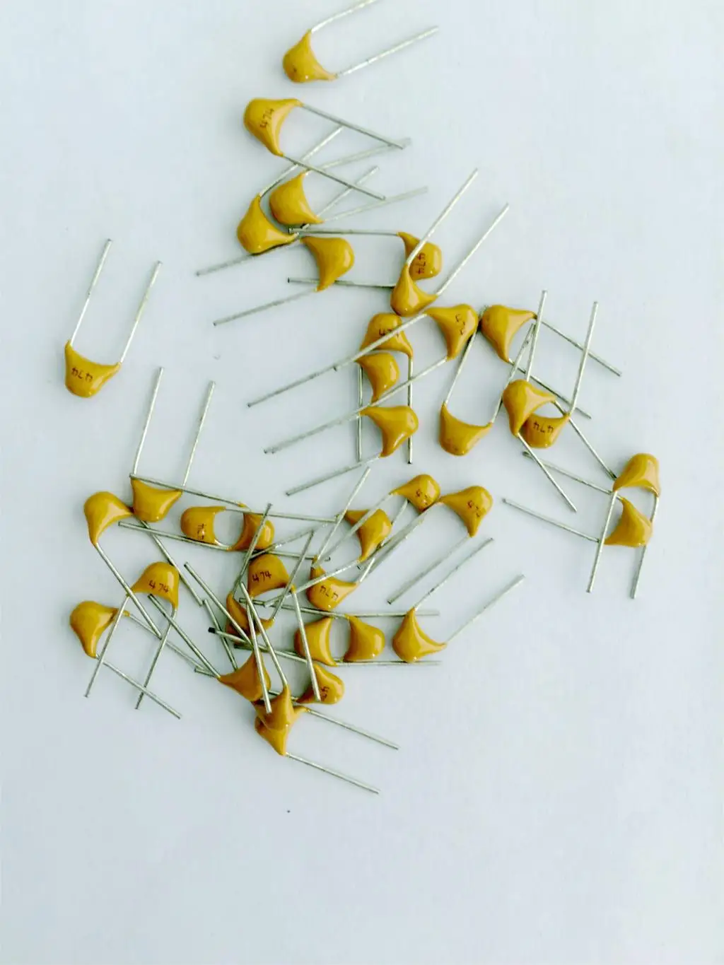 

Монолитные конденсаторы 10, 15, 20, 22, 30, 33, 39, 47, 51, 56, 82, 200, 300 ПФ N 50 В, конденсаторы 5,08 мм, 60 шт.